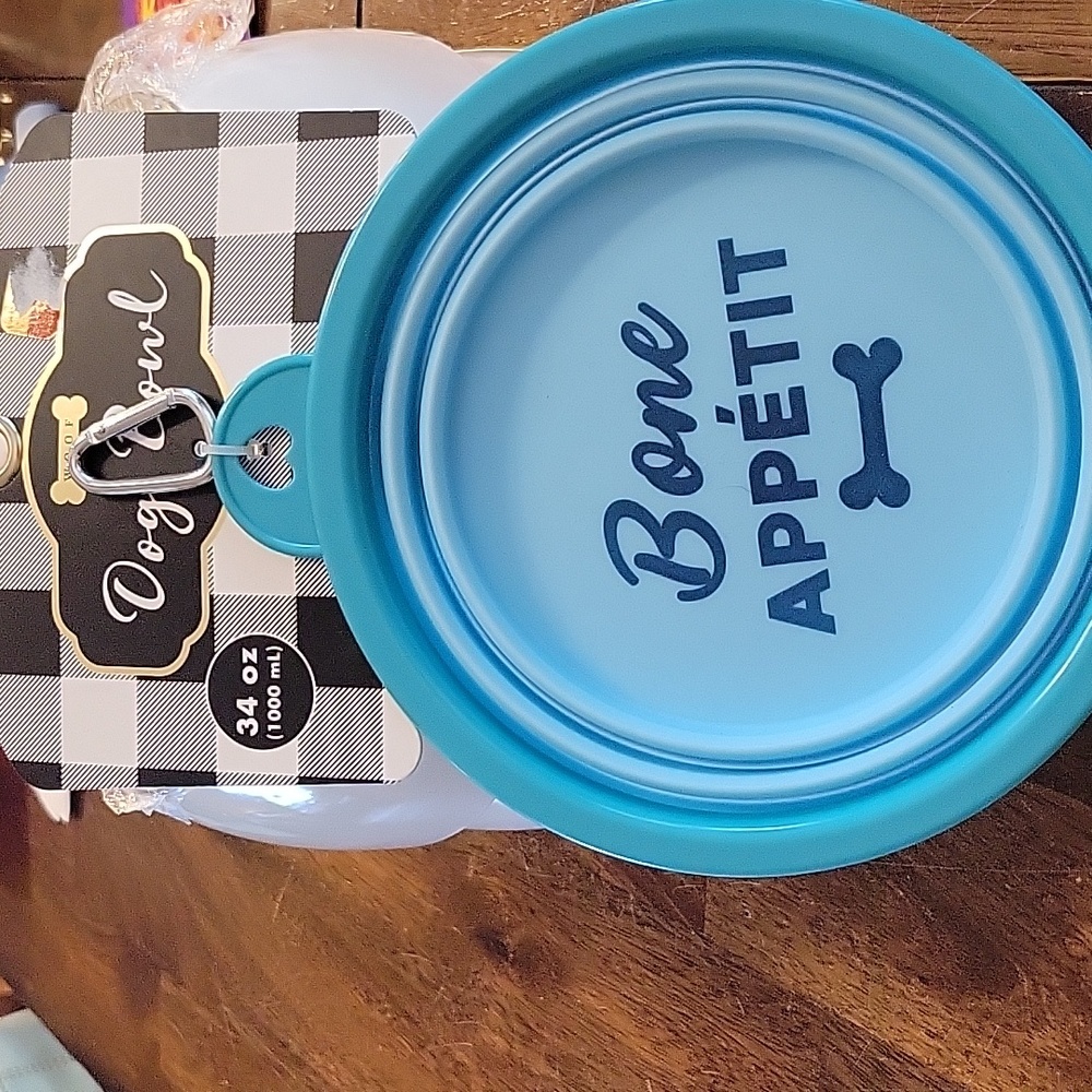 Collapsible dog bowl